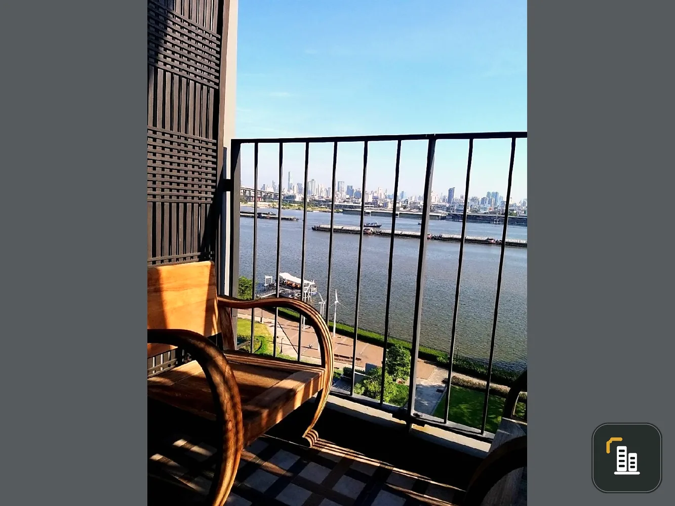 For sale Condo Chapter One, Modern Dutch, 2 bedrooms, 2 bathrooms, 7th floor, river view, good to buy for yourself, good investment.