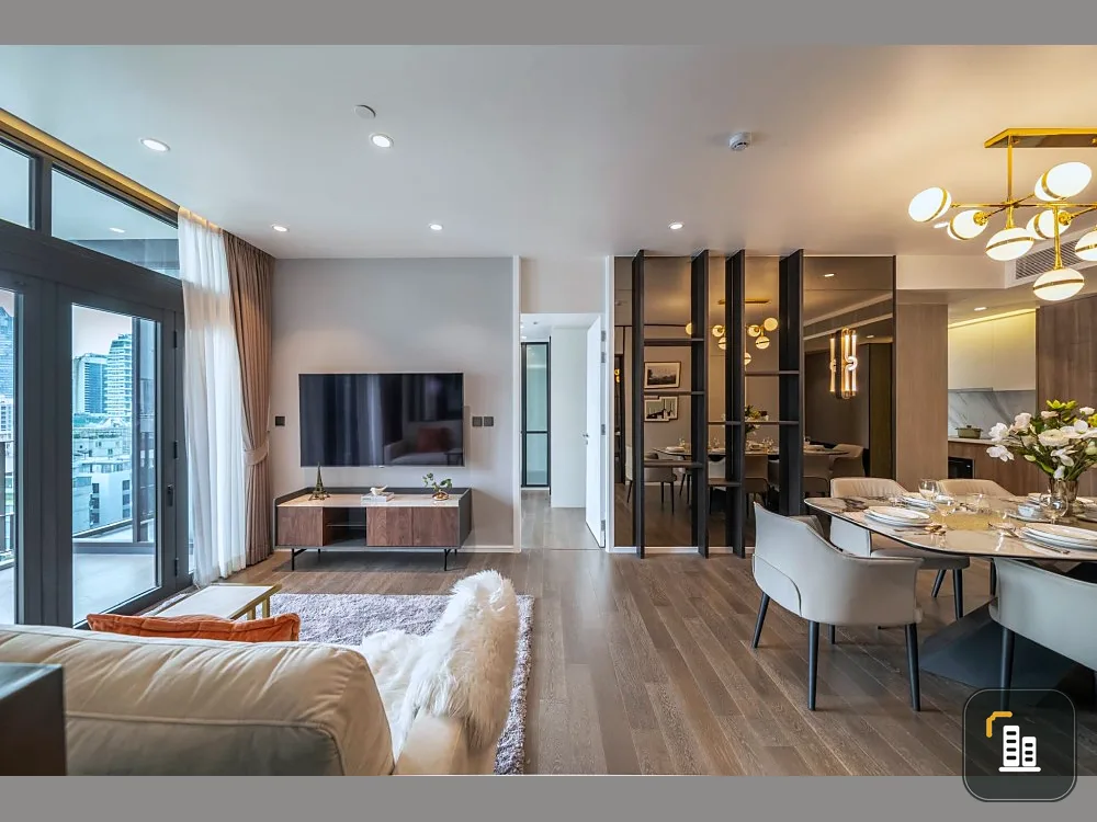 Condo for sale or rent Muniq Sukhumvit 23, decorated with luxurious built-ins. Very wide balcony, peaceful, reserve quickly.