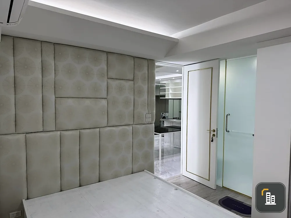 For sale for rent Siamese Gioia Sukhumvit 31, beautifully decorated room with built-ins. Good grade furniture Don't just look and reserve quickly.