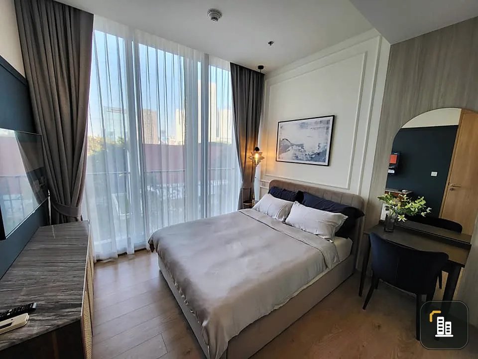 For rent: Noble B 19, well decorated room with built-ins. Premium grade furniture Good like this, reserve quickly.