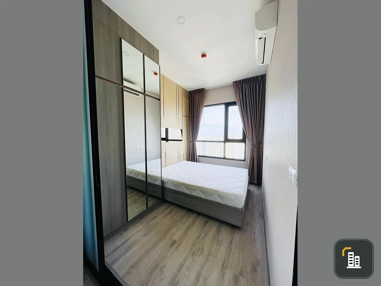 For rent: Knightsbridge Prime On Nut, a room with beautiful built-in walls and quality furniture. You can't miss this opportunity to reserve it.