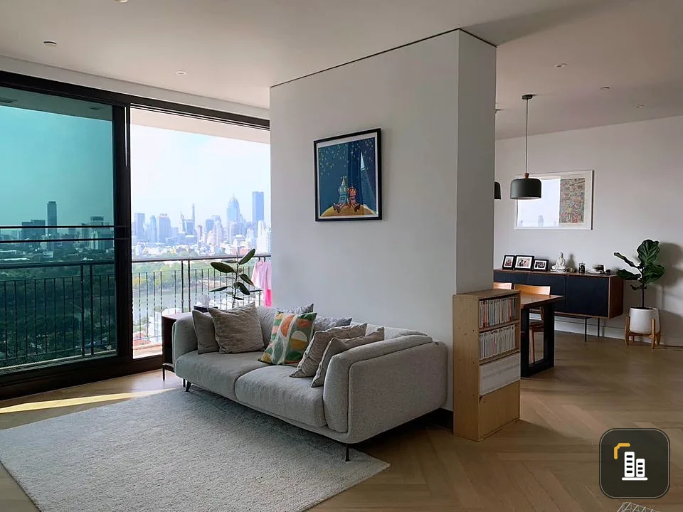 For sale or rent Aguston Sukhumvit 22, luxury condo in the heart of the city. Spacious room You can raise pets too. Reserve now.