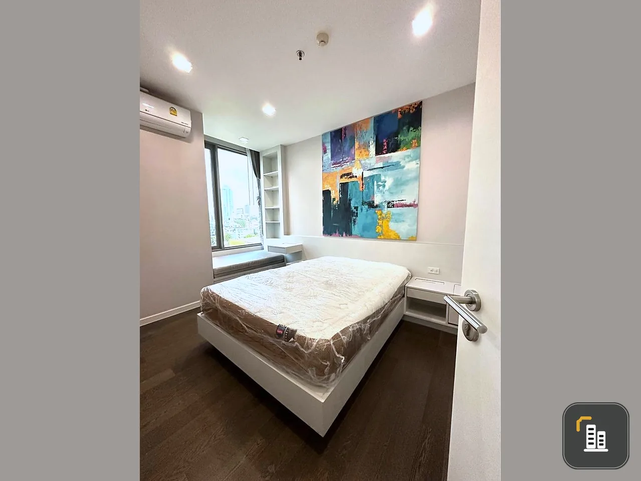 For sale and rent, Naranine, great built-in room, very livable, premium grade furniture. You can just come in and stay.