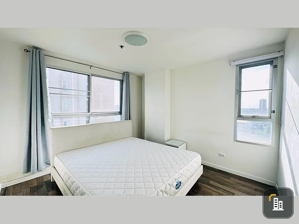 Condo for rent, Dbura Prannok, corner room, has privacy. With built-in furniture, good feng shui, book now.