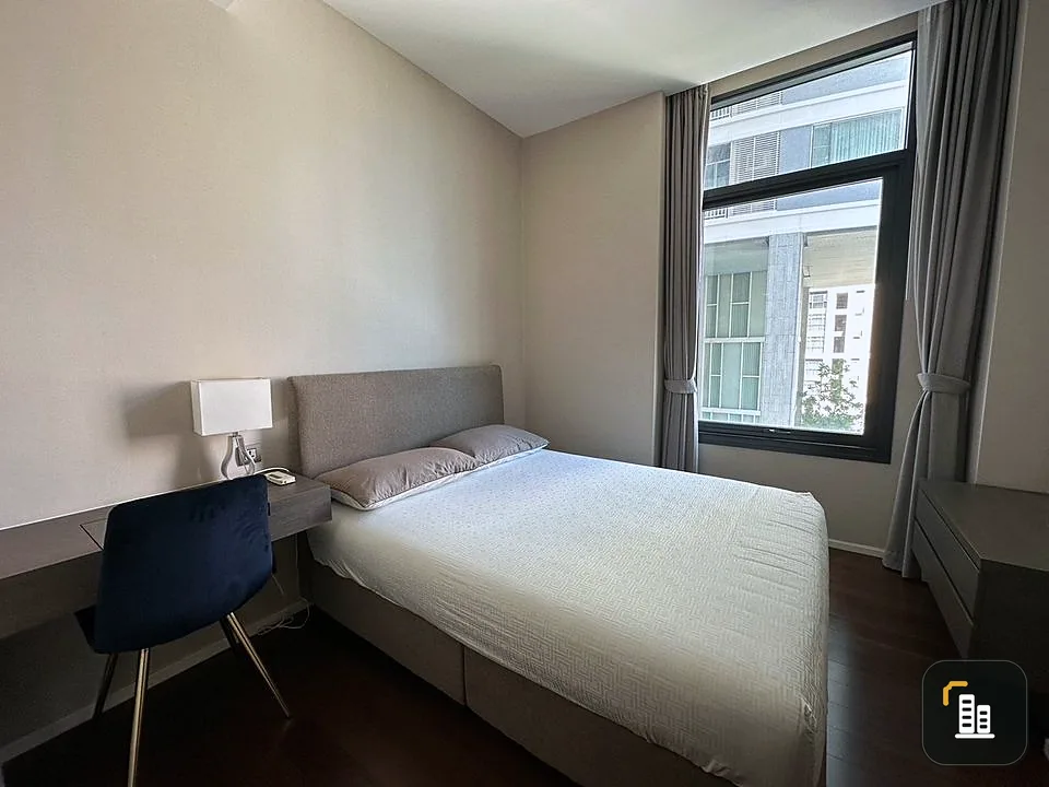 For rent: The Diplomat 39, room ready to move in, great built-ins with a large TV. Series watchers shouldn't miss it.