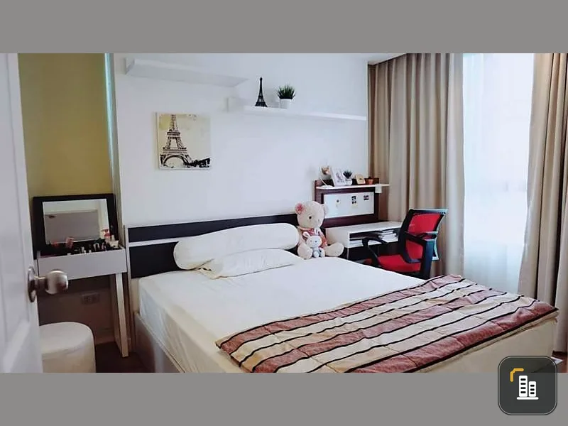Condo for rent, The kris 17, has a fitness center and a communal swimming pool, near MRT Sutthisan station, 500 meters, very convenient.