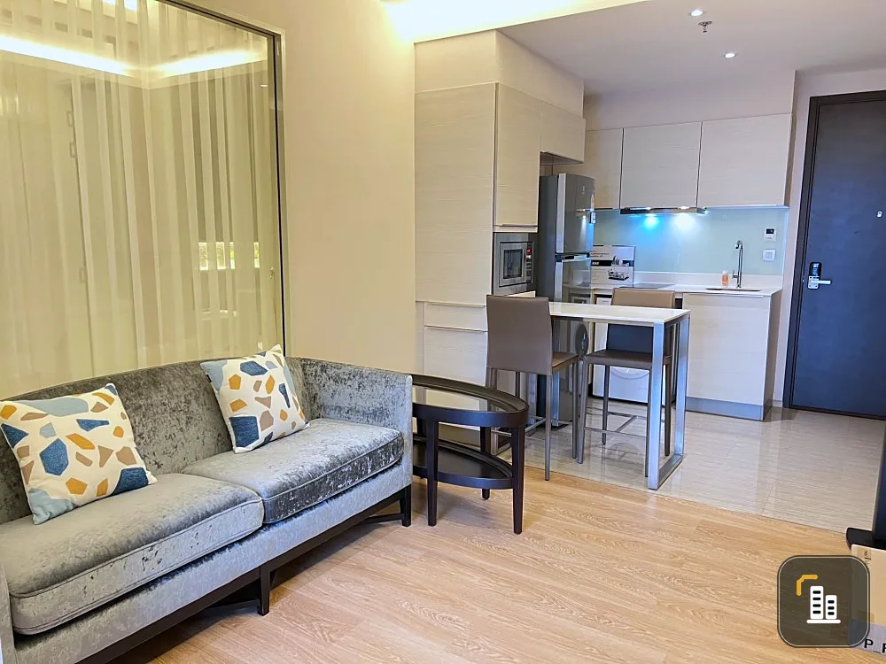 For rent H condo sukhumvit 43, decorated and ready to move in. Don't miss out on carrying all your bags in one place.