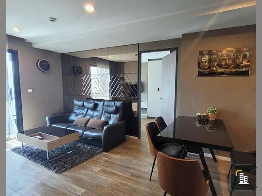 Condo for sale, rent, Very Condo Sukhumvit 72, spacious room, fully furnished, Buit-In furniture, very comfortable leather sofa, book now.