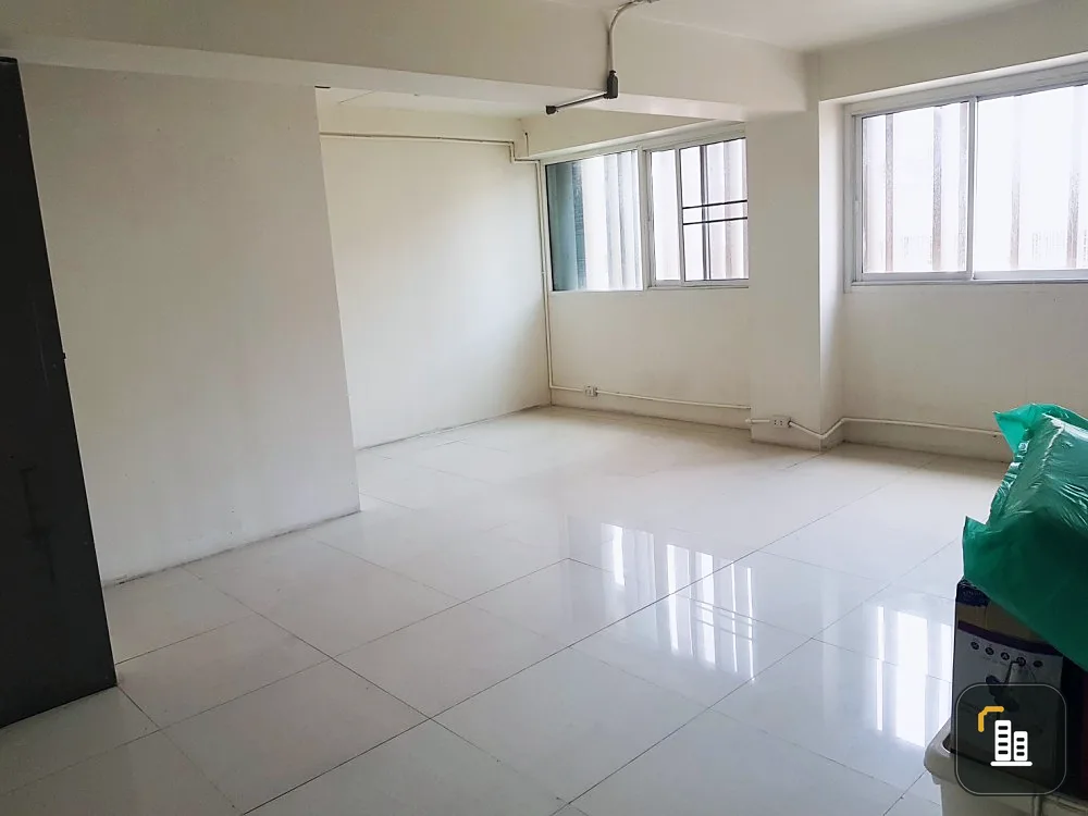 M Society Condominium for sale, empty room, renovators must hurry, good price, don't miss it.