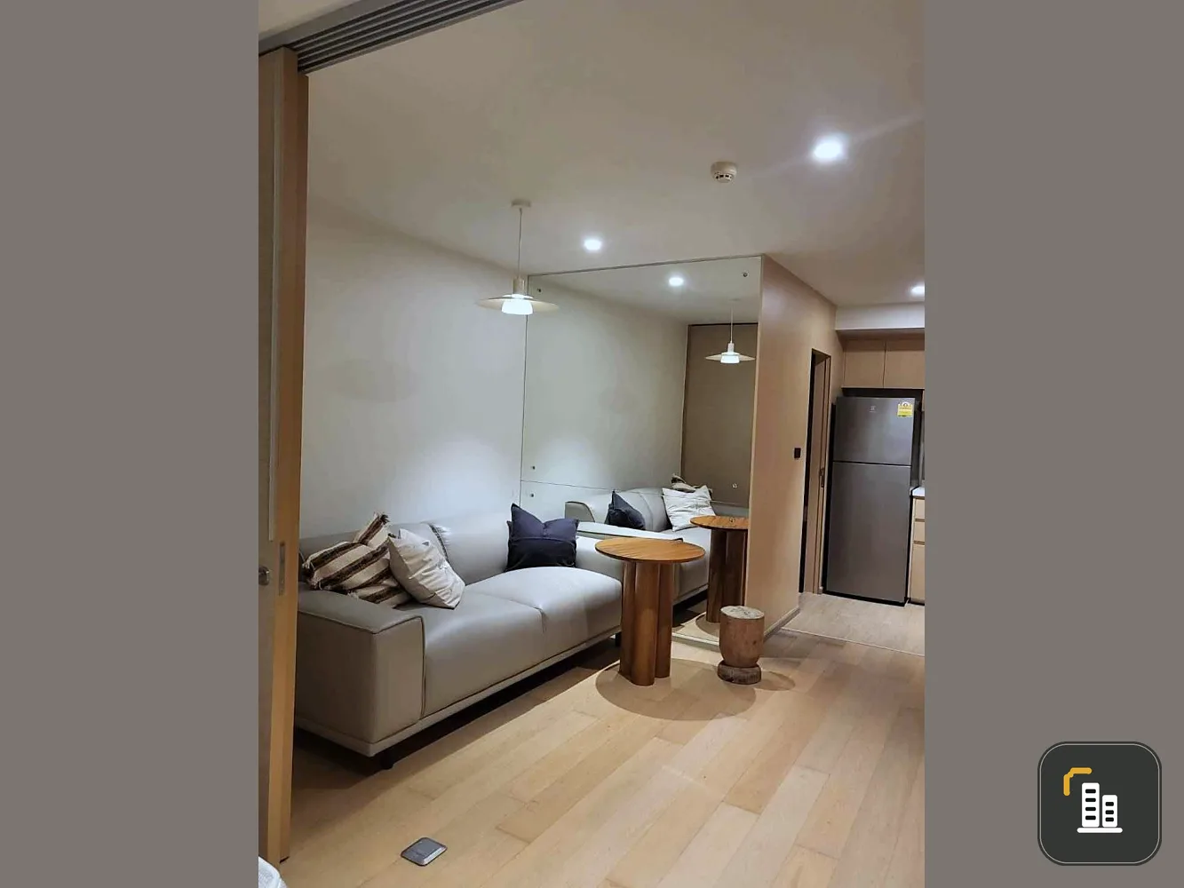 Condo for rent Liv@49, condo in the heart of the city. The room is spacious and comfortable. Hurry and reserve it before you miss it.