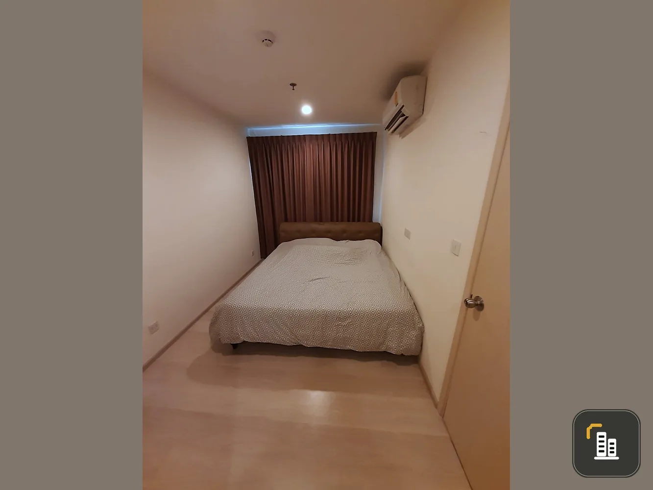 Life Asoke for sale, 2 bedrooms, complete with electrical appliances. Affordable price Reserve first and stay first.
