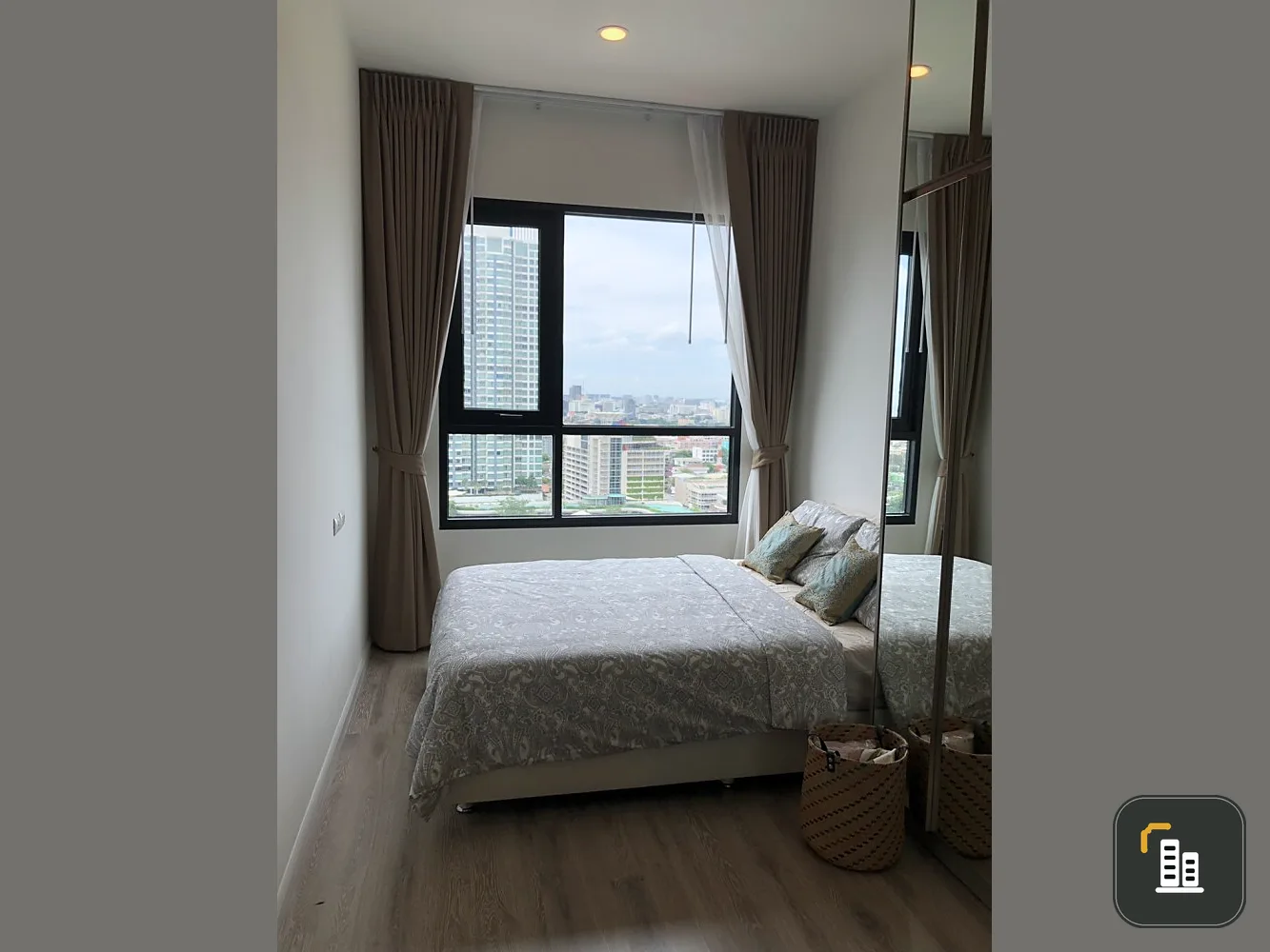 For rent: Knightsbridge Prime Ratchayothin, 22nd floor, city view, complete electrical appliances. Just carry your bag and move in.