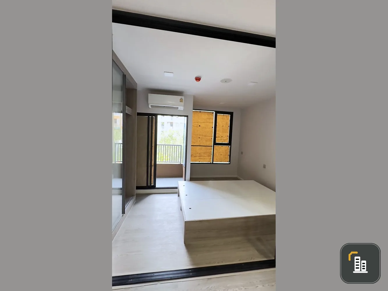 Selling down payment on Cave Town Colony, 3rd floor, next to Bangkok Rangsit University, very central area. If interested, hurry and reserve now.