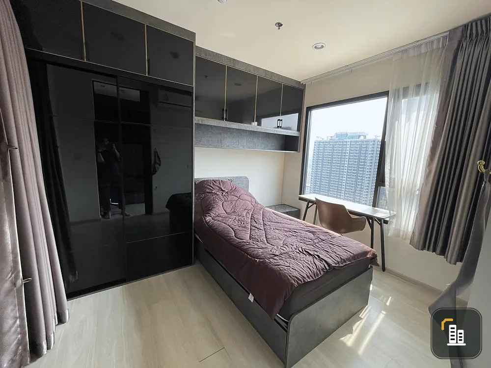 For rent, Life Asoke, 32nd floor, beautiful room, nice to live in, comes with complete decoration. If interested, hurry and reserve now. Don't miss it