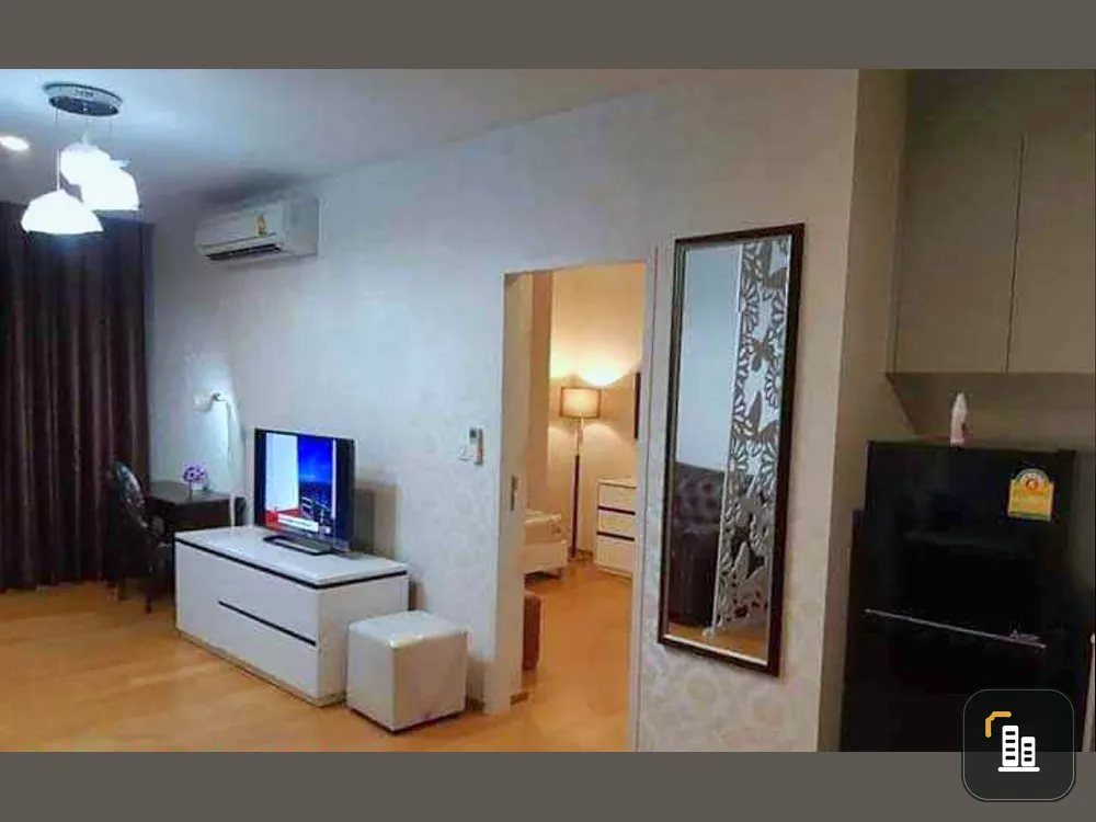 For sale: Noble Revo Silom, spacious room, good wallpaper throughout the room, great price. If interested, reserve quickly.