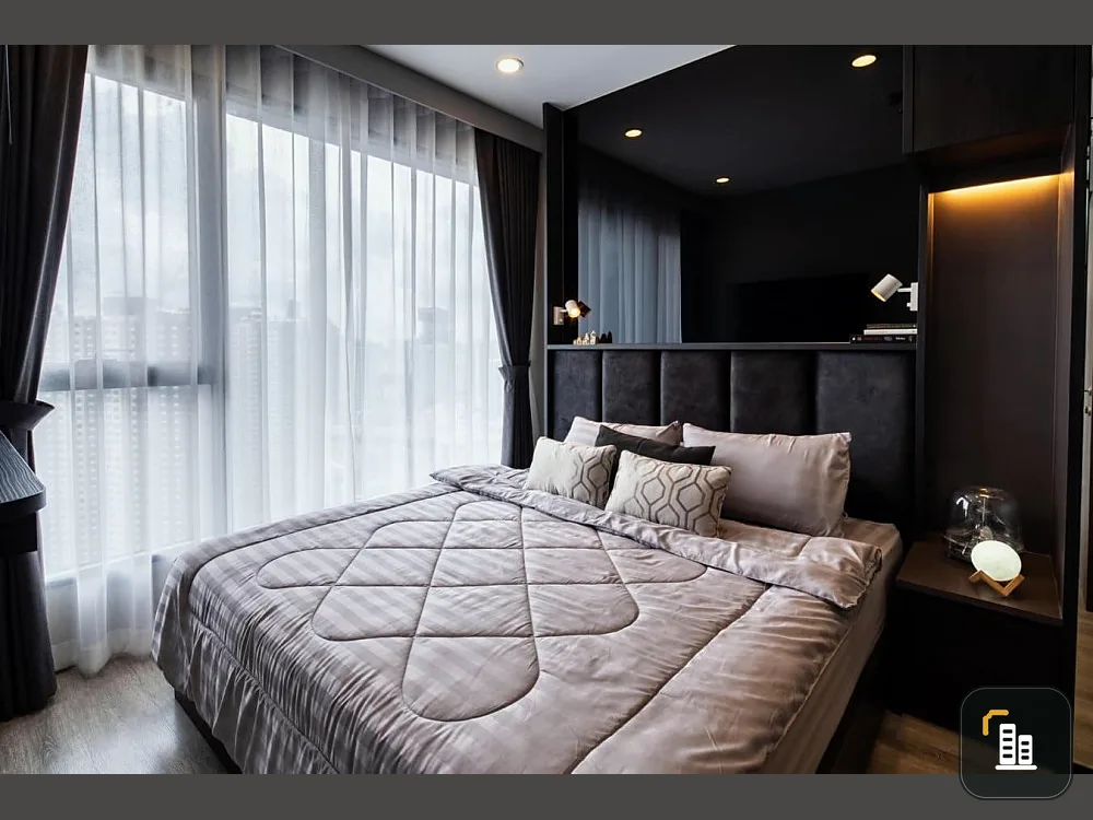 For rent, Ideo Mobi Asoke, high floor, very good view, room decorated with premium grade furniture, great built-ins, hurry and reserve now.