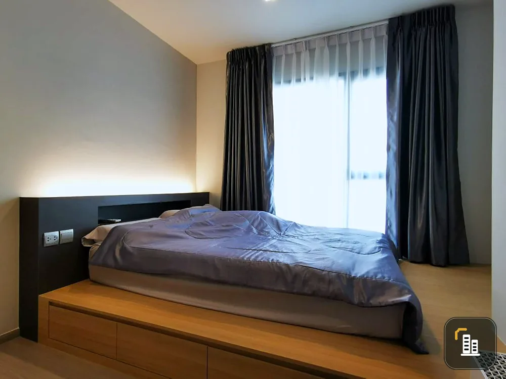 For rent: Life Asoke-Rama 9, 35th floor, separated room. Good electrical appliances You must reserve quickly like this.