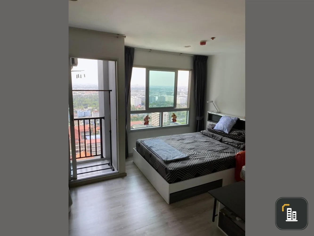 Chewathai Phetkasem 27 for sale, 25th floor, comes with complete decoration. If interested, hurry and reserve now.