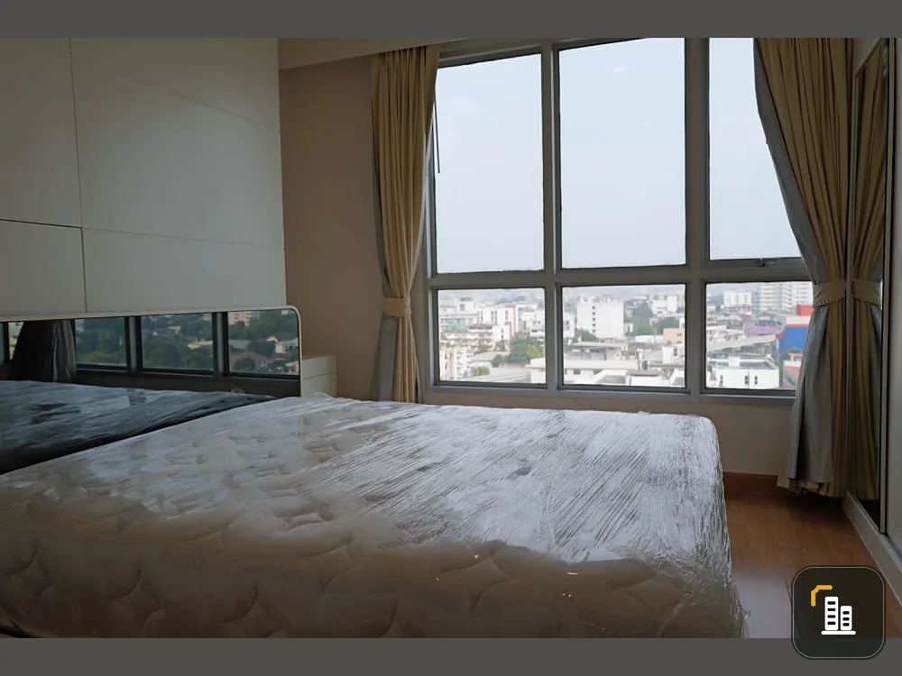 For sale, for rent, Life @ Ratchada (Lat Phrao 36), spacious room, complete with electrical appliances. The big sofa is very comfortable to sit on. Re