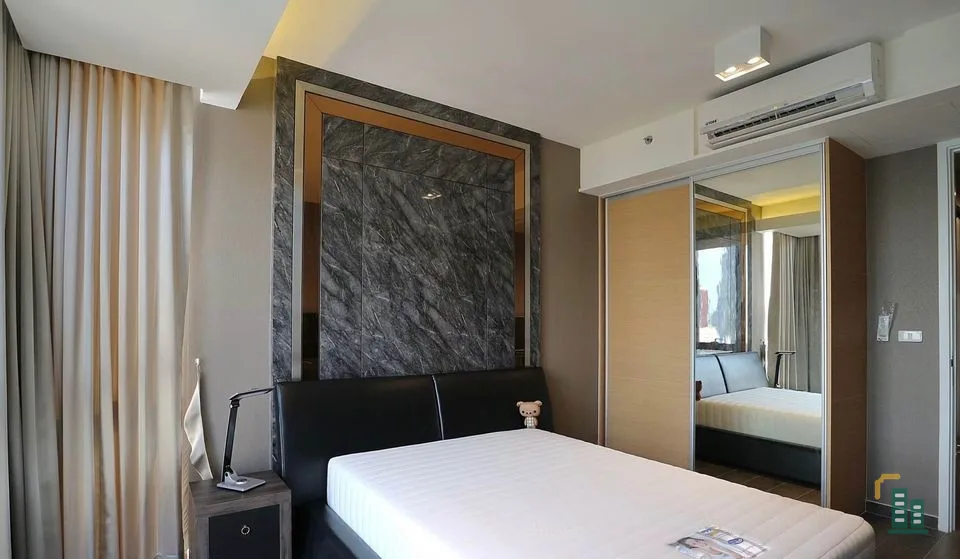 Condo for rent, The Lofts Ekkamai, 2 bedrooms, 2 bathrooms, 16th floor, high view, complete in one place. If you miss it, you'll regret it.