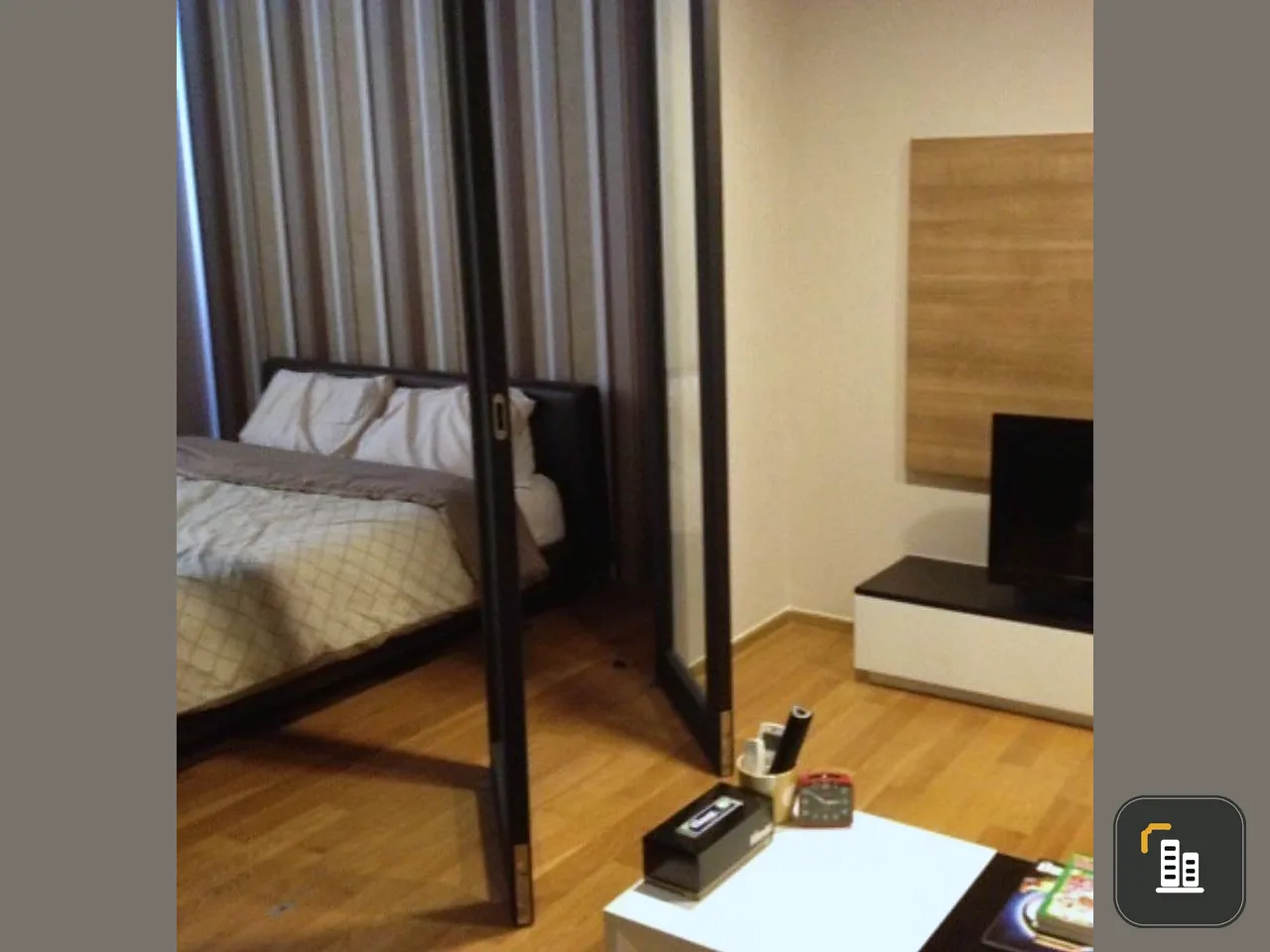 Condo for sale, The Tempo Ruamrudee, 6th floor, room separated into sections. Install wallpaper throughout the room. Ready to move in, reserve now.