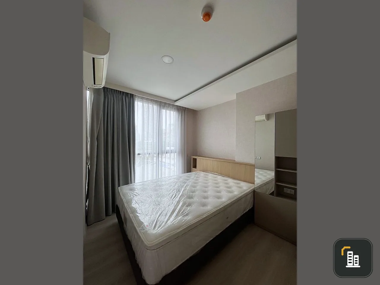 For sale, for rent!! Condo Vtara Sukhumvit 36, corner room, very private. Beautiful wallpaper decoration Hurry and reserve now!!