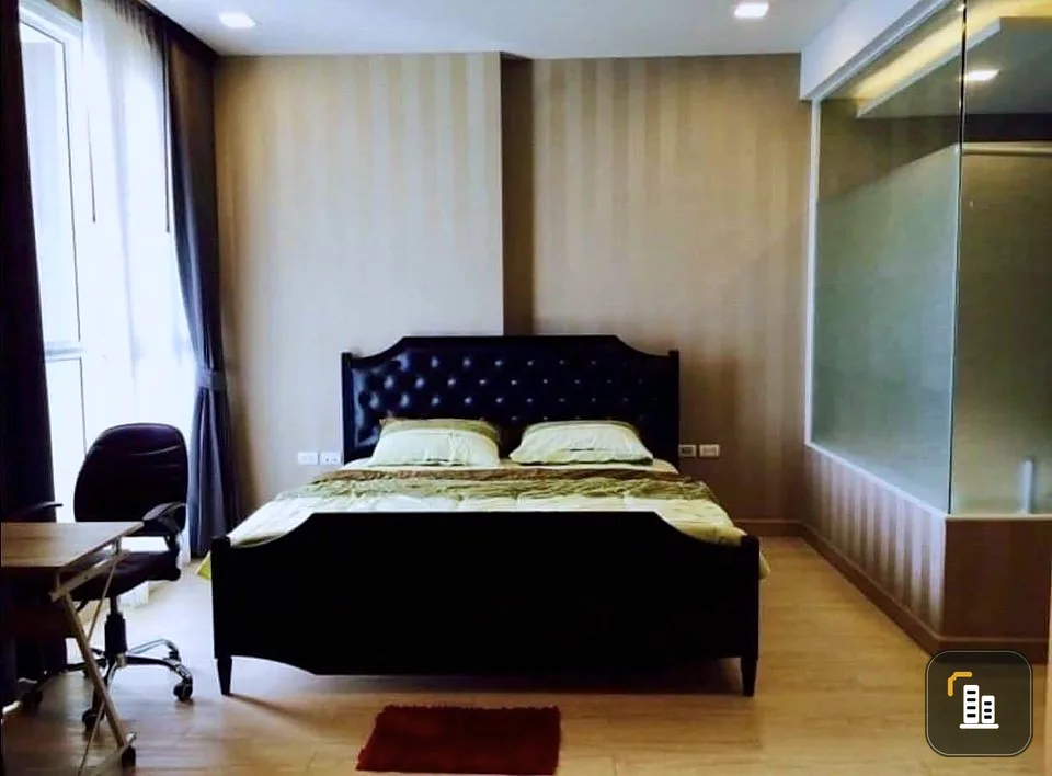 For rent: Cetus Beachfront Pattaya, 33rd floor, spacious room, well decorated. Install wallpaper throughout the room. Book now.