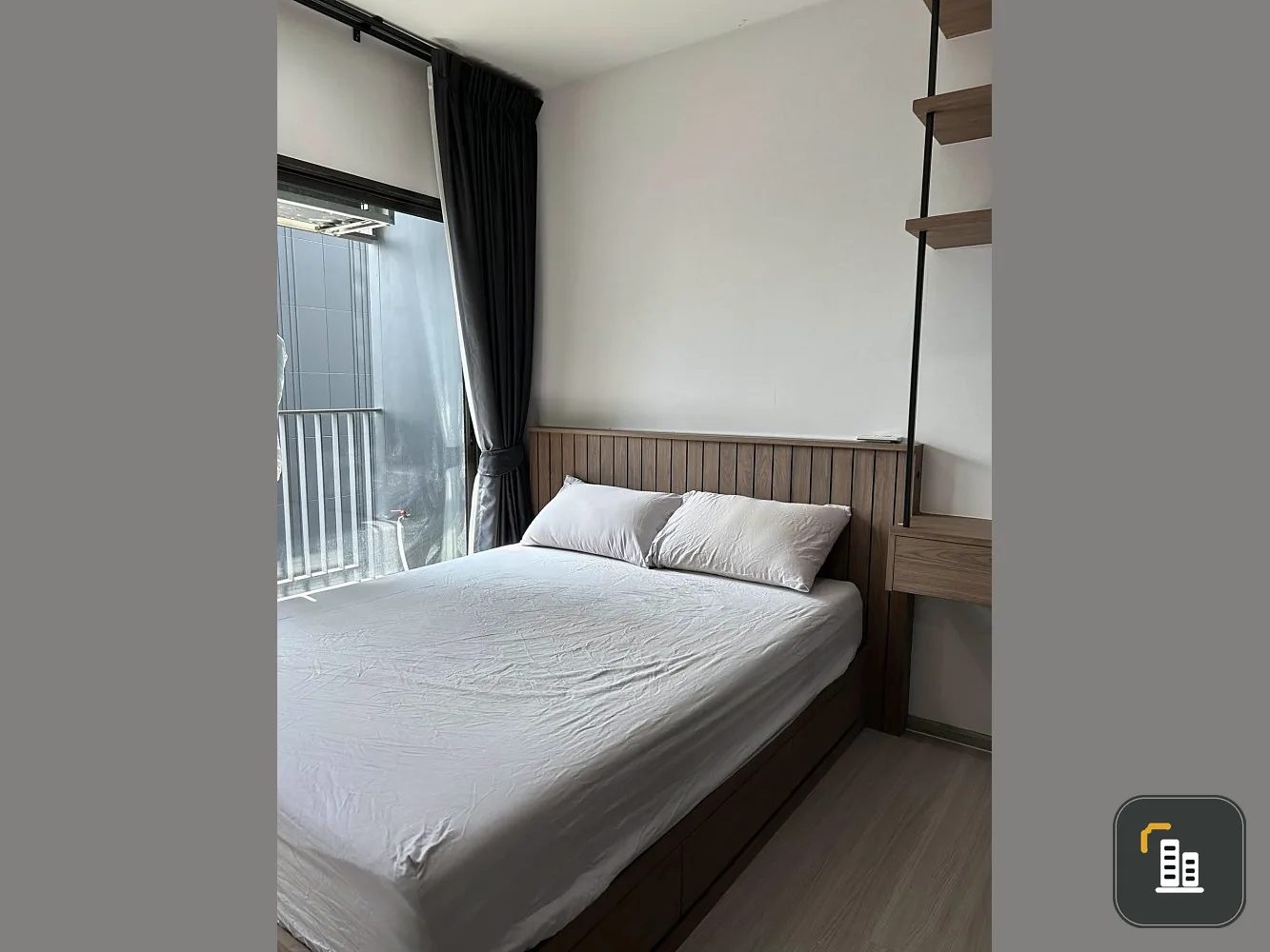 For rent: Life Asoke-Rama 9, high floor, well-proportioned room, livable, fully furnished. If you don't reserve, you'll miss a lot.