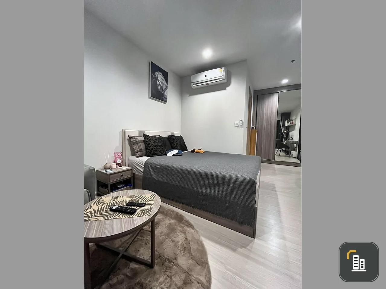 Condo for rent, Life Sathorn - Sierra, decorated in bright tones. Complete with furniture and electrical appliances, don't miss it.