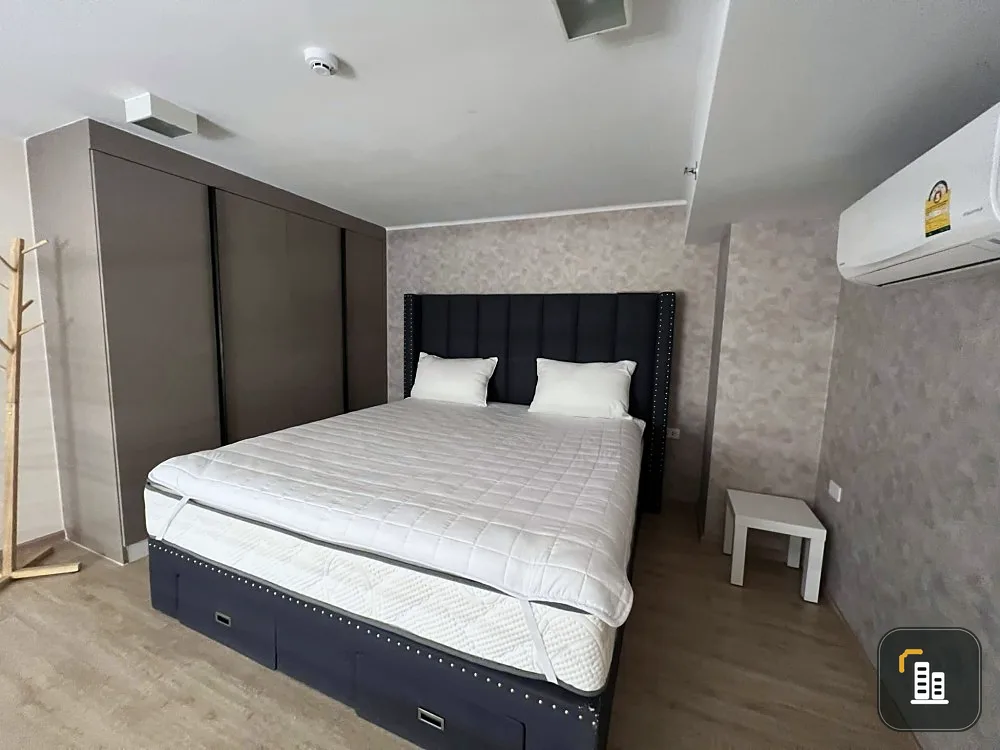 For sale: Ideo New Rama 9, high floor, duplex room, nice to live in, high ceilings, great built-ins, don't just look and book now.