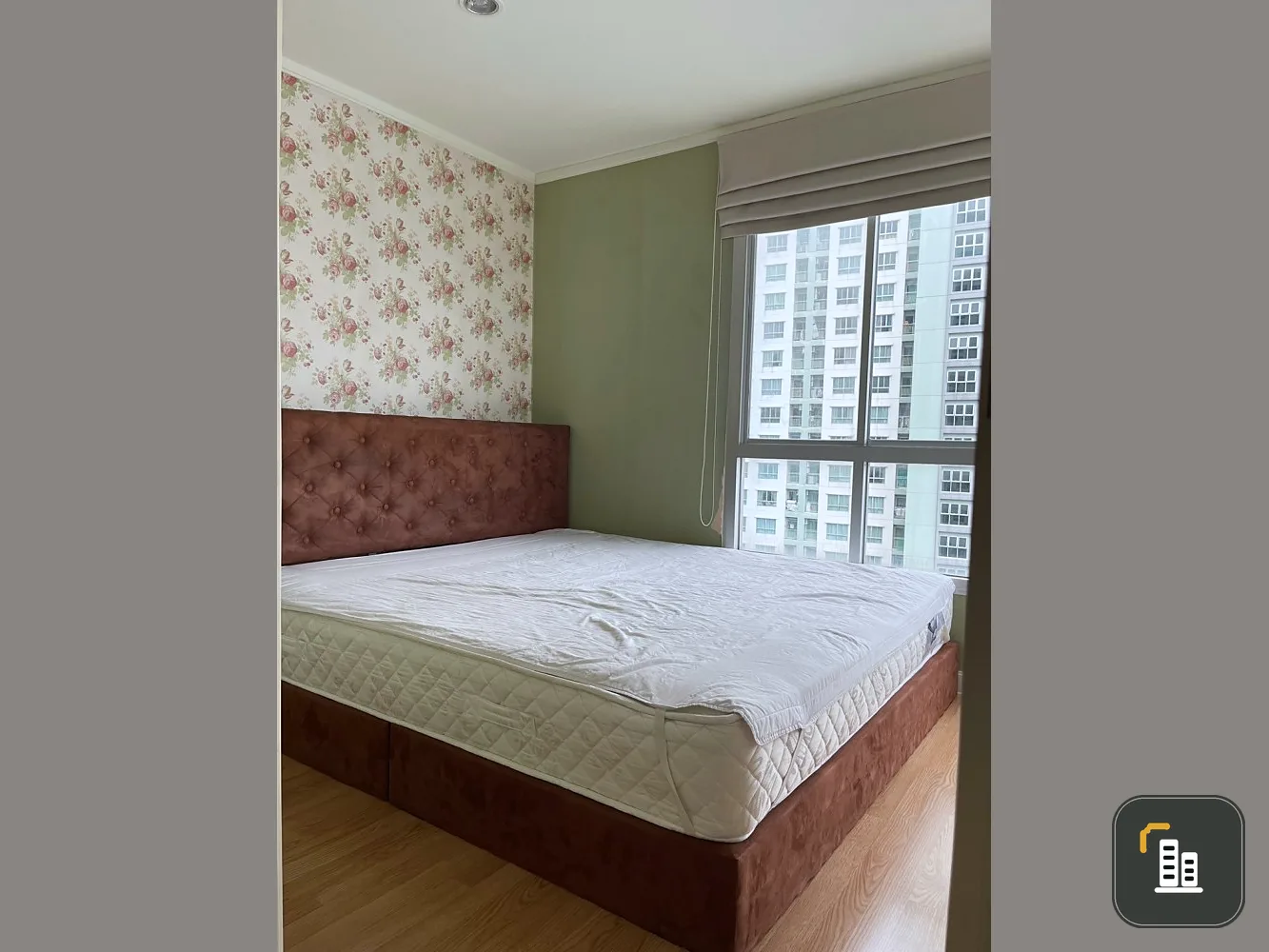 For rent, Lumpini Ville Chaengwattana-Pak Kret, corner room, private, with good wallpaper. If interested, reserve now quickly.