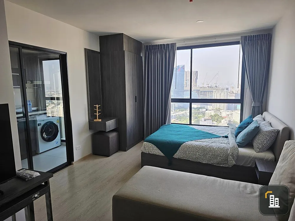 For rent: Elio Del Nest, high floor, great city view. A simple, comfortable room with a separate kitchen. Reserve quickly.