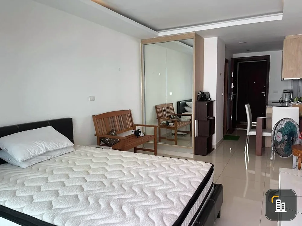 For sale: Laguna Beach Resort 3 - The Maldives (Jomtien), room ready to move in. Complete furniture Not booking is missing out.