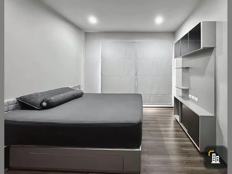 For sale: Onyx Phahonyothin, high floor, room ready to move in. Decorated simply, clean, pleasing to the eye, you feel comfortable. Book now.