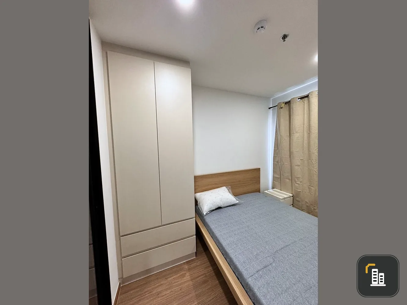 For rent, The Live In Phetkasem 37, west side, Building A, high floor, just come and move in.
