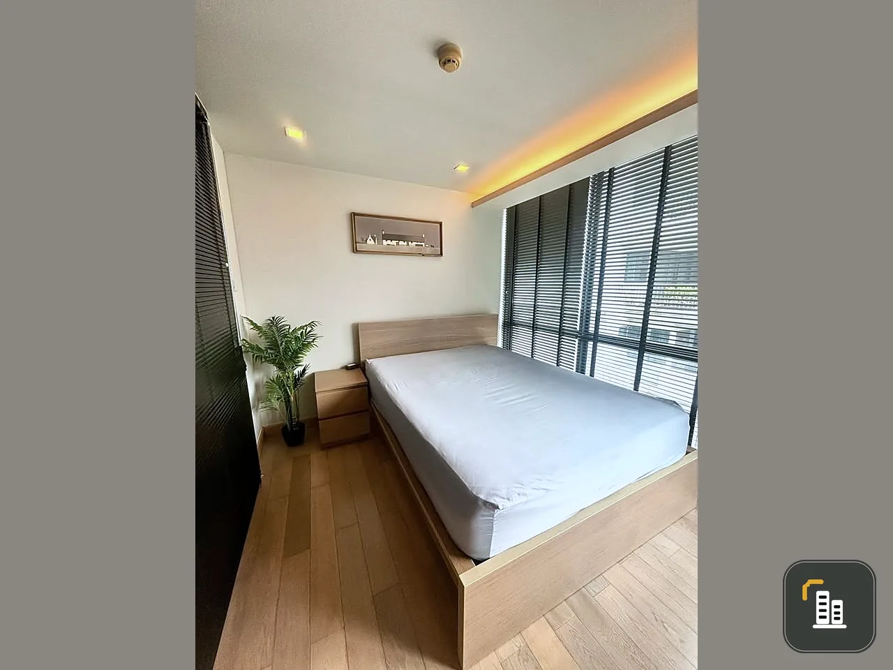 For rent: Socio Ruamrudee, corner room, 6th floor, very good view, fully furnished, just come and move in.