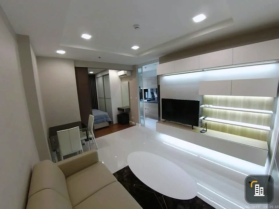 Condo for rent, The Metropolis, room ready to move in. Comes at a great price If you don't reserve, you'll regret it later.