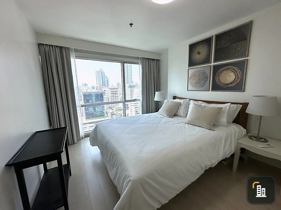 For sale or rent Silom Suite, spacious room Decorated simply and pleasantly. This price is very good. If you don't make a reservation, make a big mist