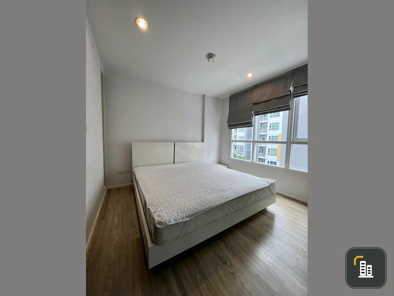 For sale: The Key Phahonyothin (Phahonyothin 34), complete with furniture and electrical appliances. Just carry your bag and move in.