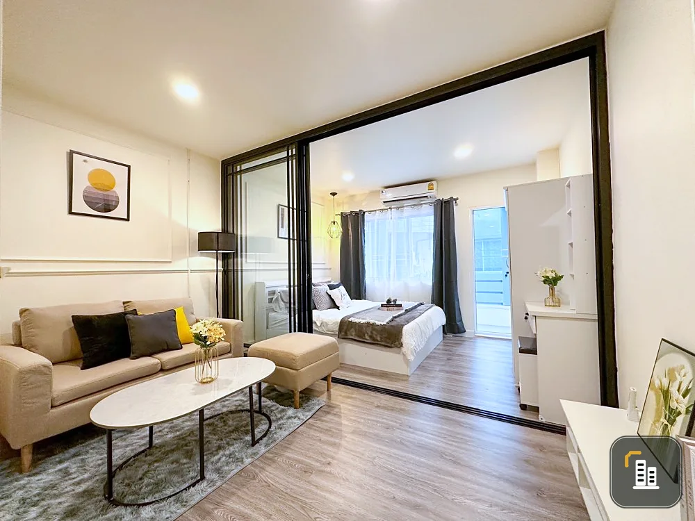 For sale: Ratchada Prestige Lat Phrao 48, 7th floor, swimming pool view. The room is well decorated, lots of extras, don't make a big mistake when boo