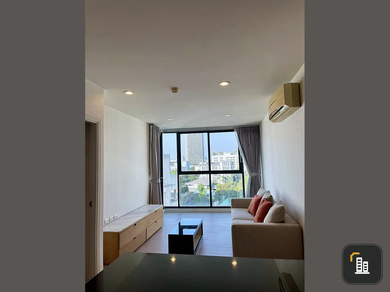 For sale D 25 Thonglor Condominium , very good atmosphere. The room is beautifully decorated, simple, comfortable to live in. If interested