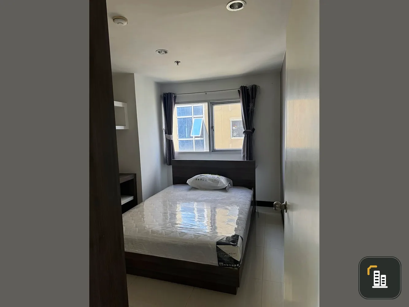 Condo for rent, Bangna Residence, decorated with wallpaper. Built-in furniture, spacious room, don't miss it.