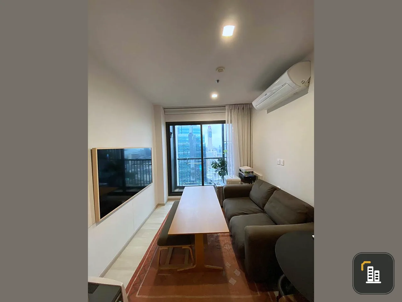 For rent: Life One Wireless, corner room, privacy, 37th floor, high view, all in one place. Book now.