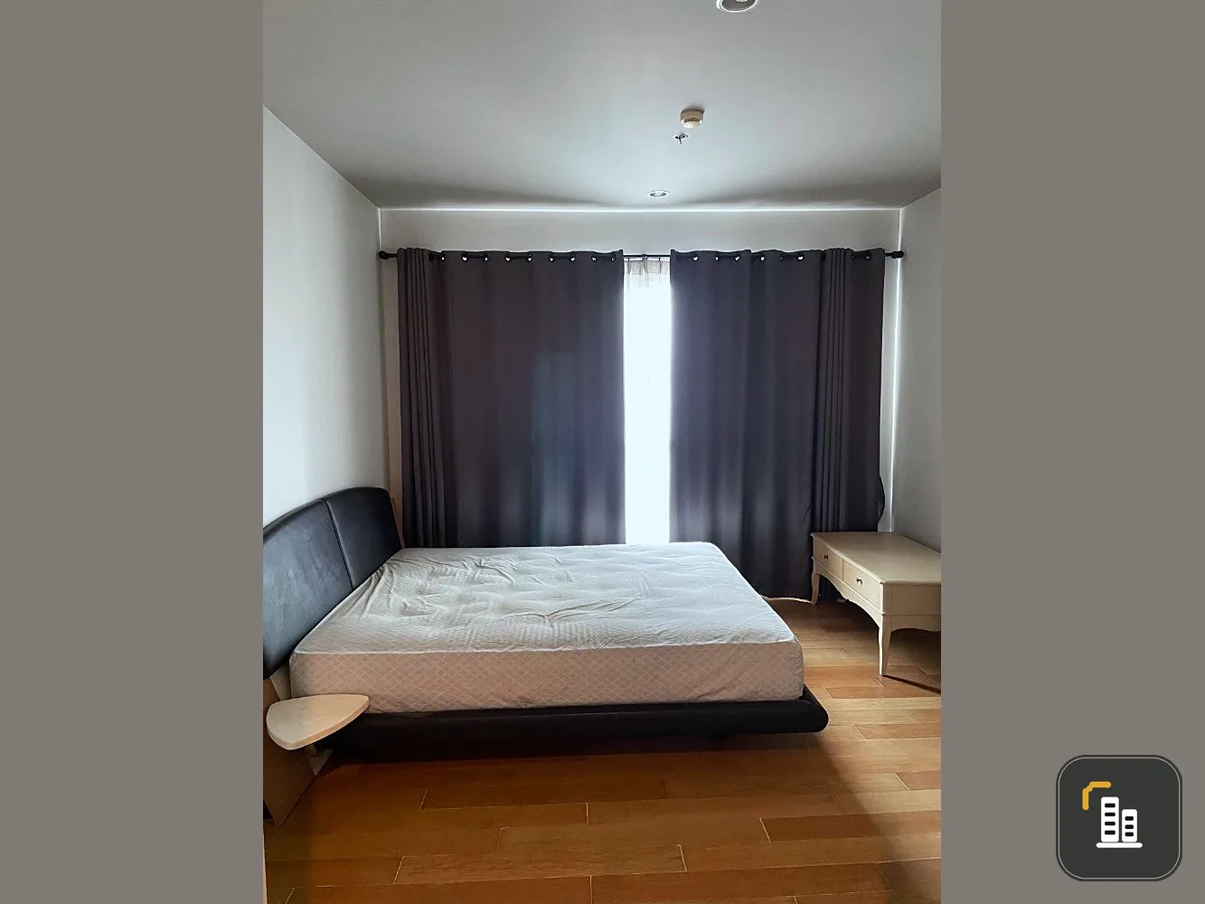 For sale: Hive Taksin, 23rd floor, spacious room, comfortable to live in, plus everything included. You can move in immediately. If interested, reserv