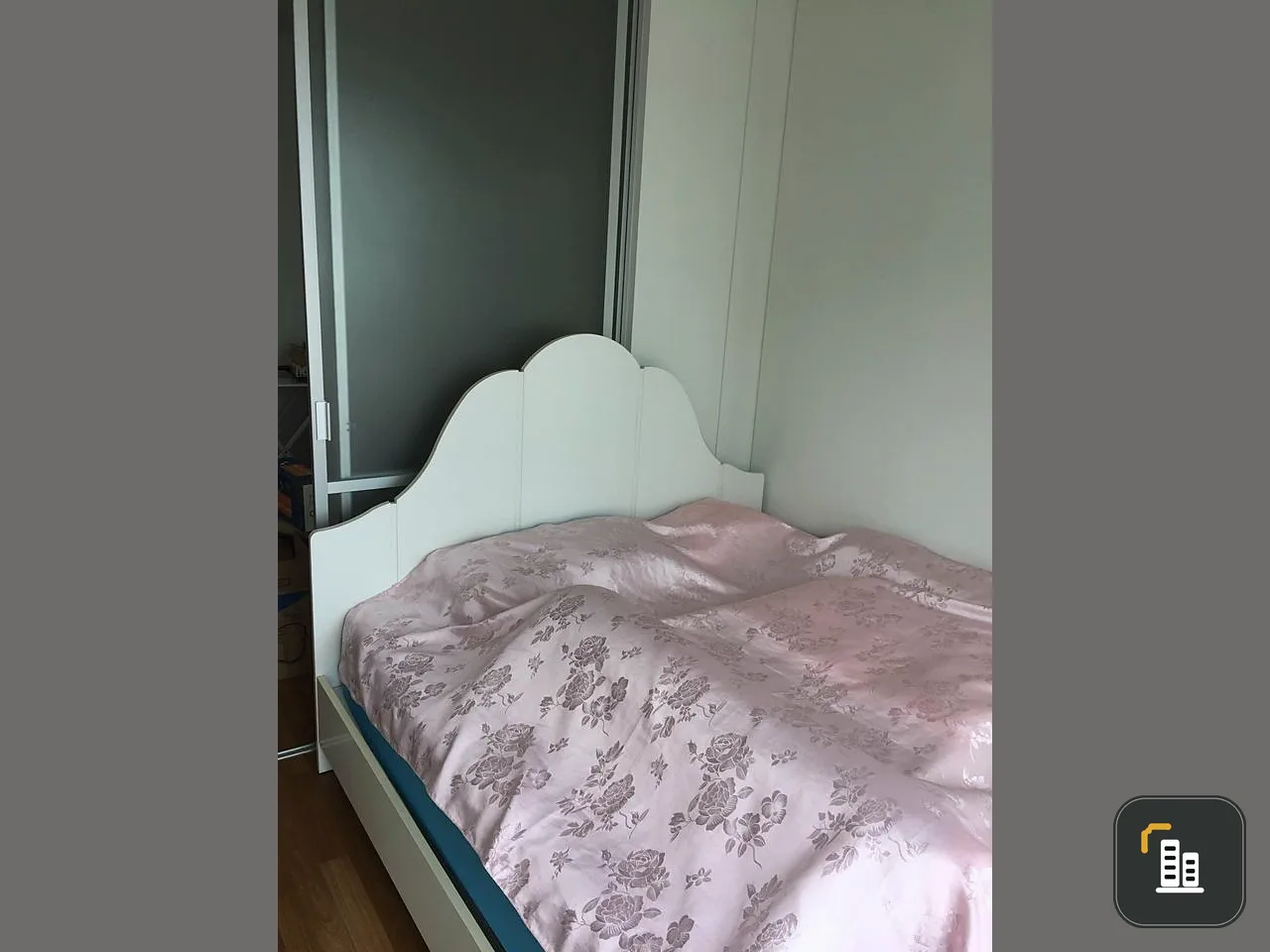 For sale: Lumpini Place Ratchayothin, 17th floor, north side, complete with furniture and electrical appliances. Just carry your bag and move in.