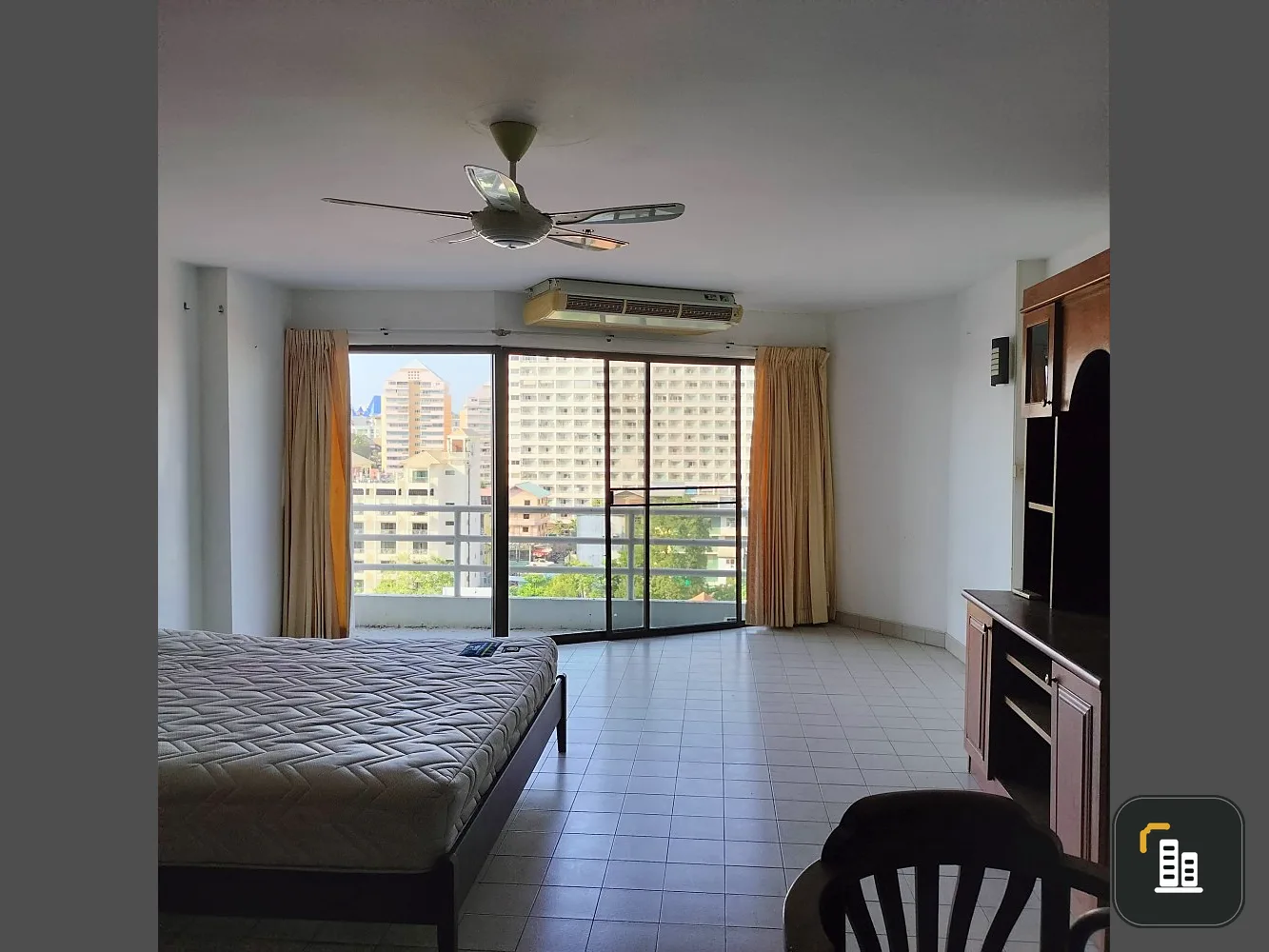 For sale, sea view Jomtien Condominium 1-8 (Jomtien), spacious room, ready to move in, good furniture, book now.