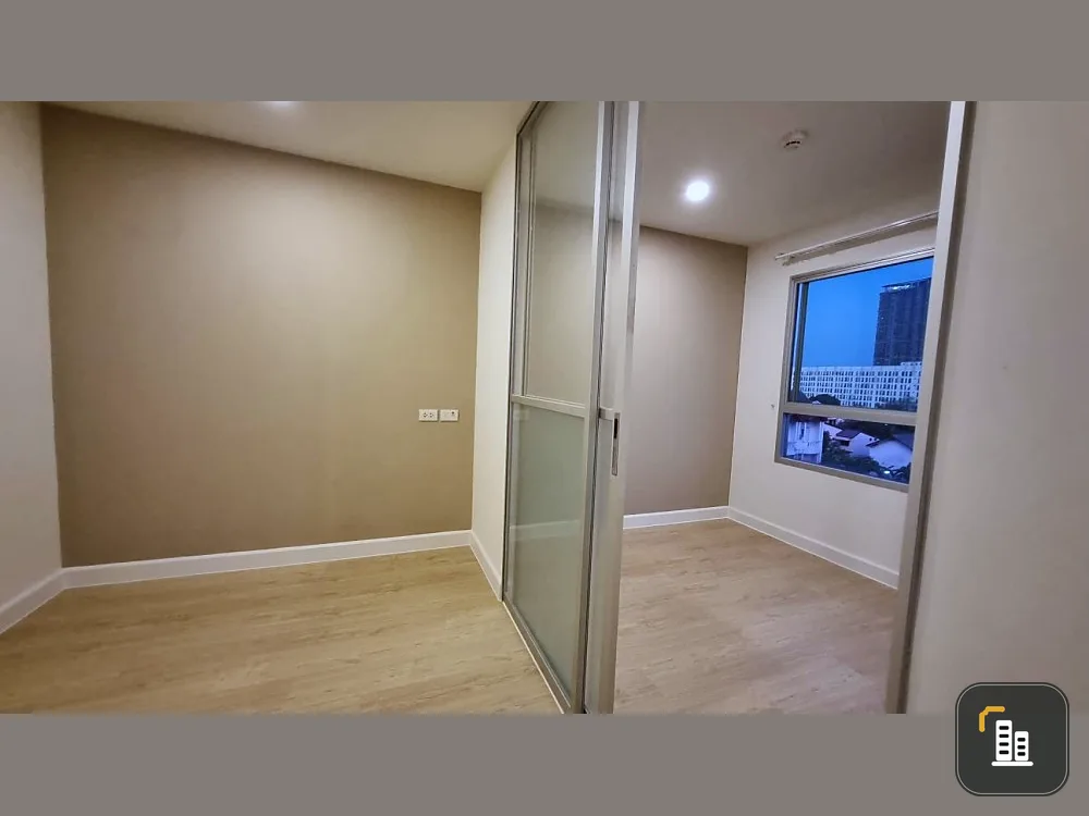 For sale Lumpini Ville Sukhumvit 76–Bearing, empty room, open and airy, spacious, ready to decorate rooms, reserve now, don't miss it.