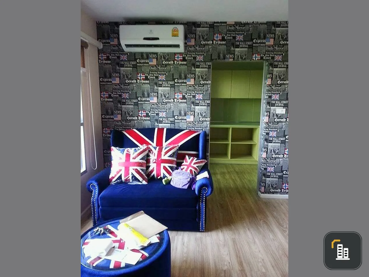 For rent, Izzy Condo Suksawat, heavily wallpapered, ready to book now, complete set of furniture, book now.