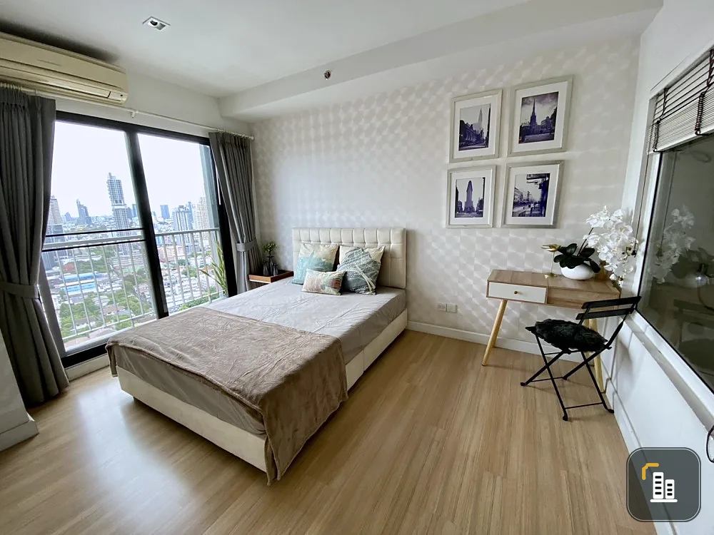 For rent: Seed Mingle Sathorn-Suanplu, 31st floor, beautiful city view, big sofa, very comfortable to sit on. Well decorated, book now.
