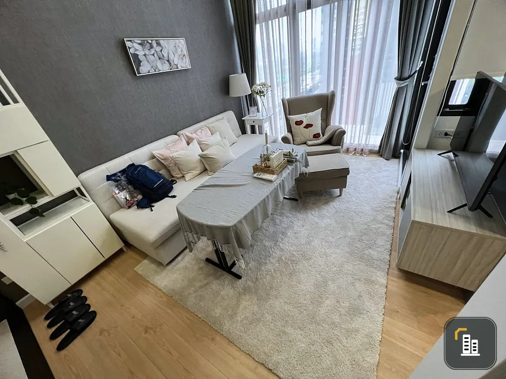 For sale, rent, Chewathai Residence Asoke, 11th floor, high ceiling, corner room, beautiful room, nice to live in.